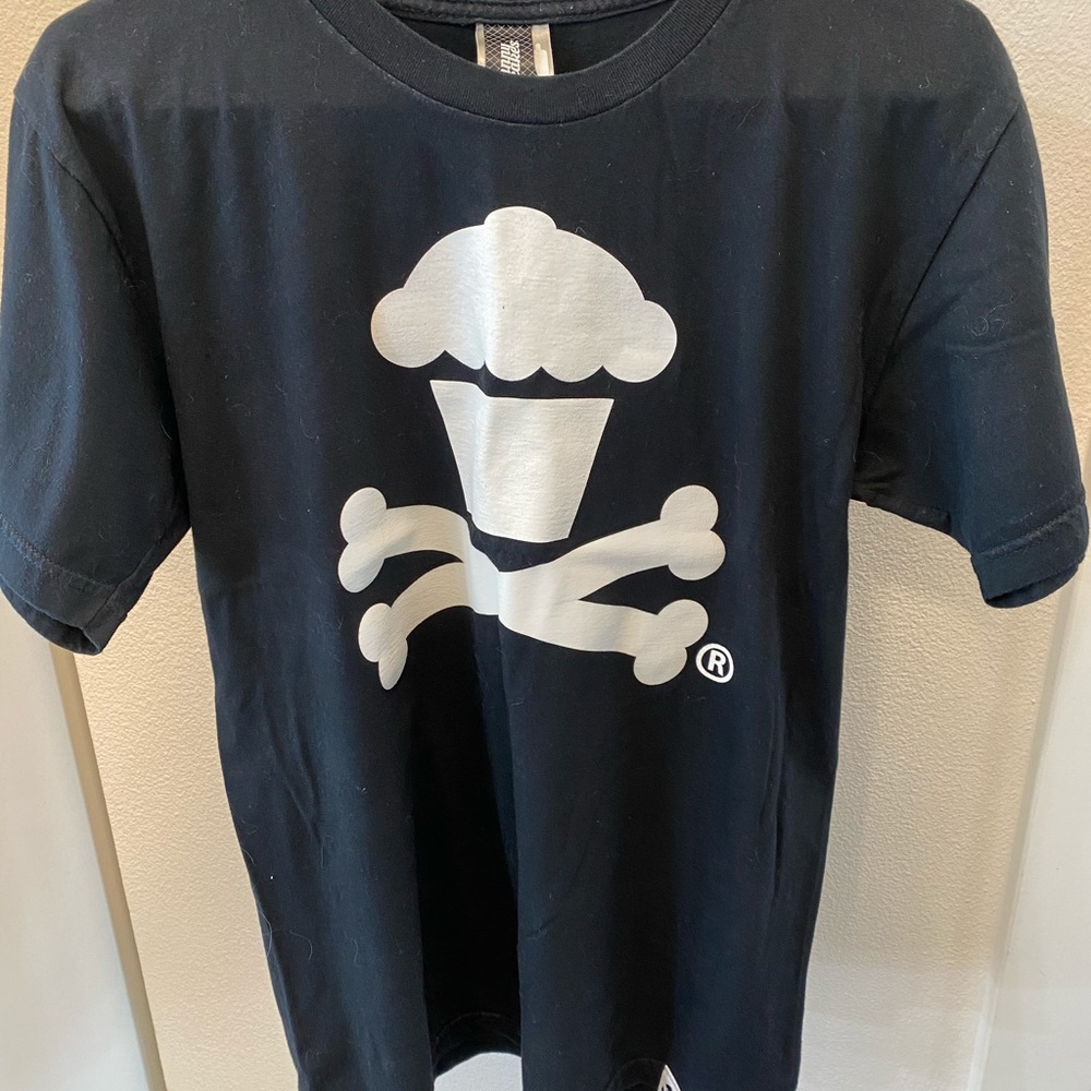 johny cup cakes men’s tshirt Medium lightly used